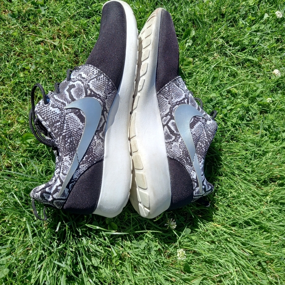 Nike Roshe Run Trails (Snakeskin) - Picture 2 of 6